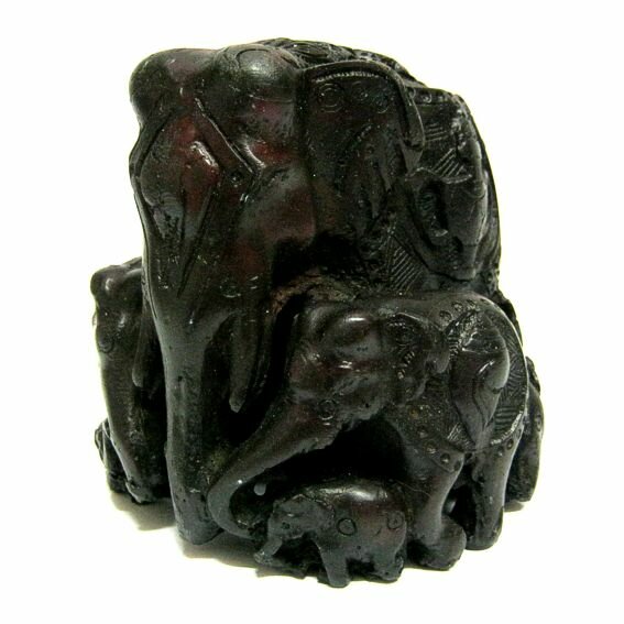 Статуэтка семья из 7 слонов R356  цвет бордовый  полистоун  размер 10 на 10 см    1 шт 