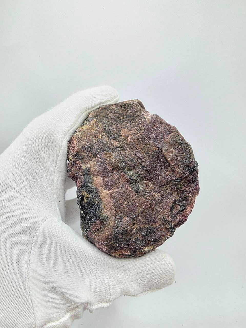 Гранат (альмандин) коллекционный 90 мм, 646 г, Северная Карелия — фото 1