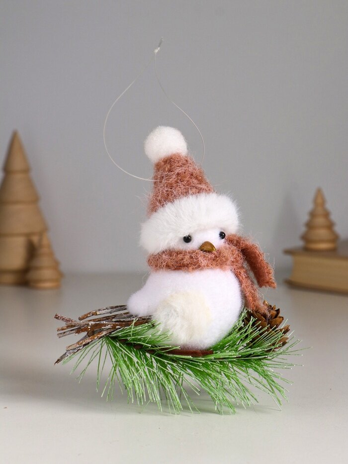 Фигурка «Белая птичка в золотом колпаке на веточке ели» 13×6×12.5 см