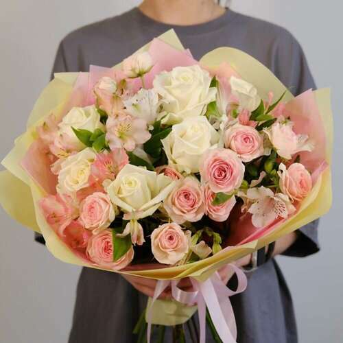 Изображение товара Букет "Нежная Элегия" Королевство Праздника, альстромерии и розы, 50 см