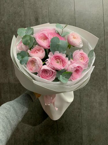 Изображение товара Ранункулюсы 9 штук, Букет из розовых ранункулюсов Леди Ханой 9 шт с эвкалиптом