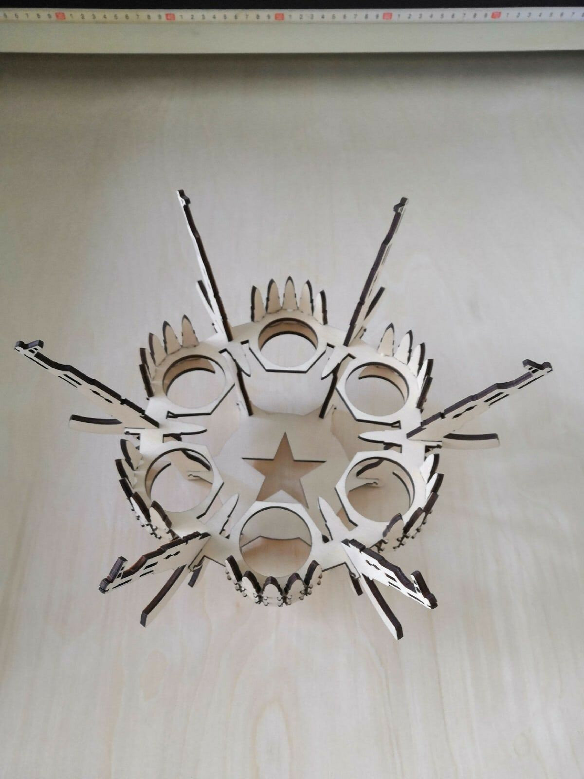 Деревянный мини-бар АК-47, диаметр 20 см, цвет светло-бежевый — фото 1