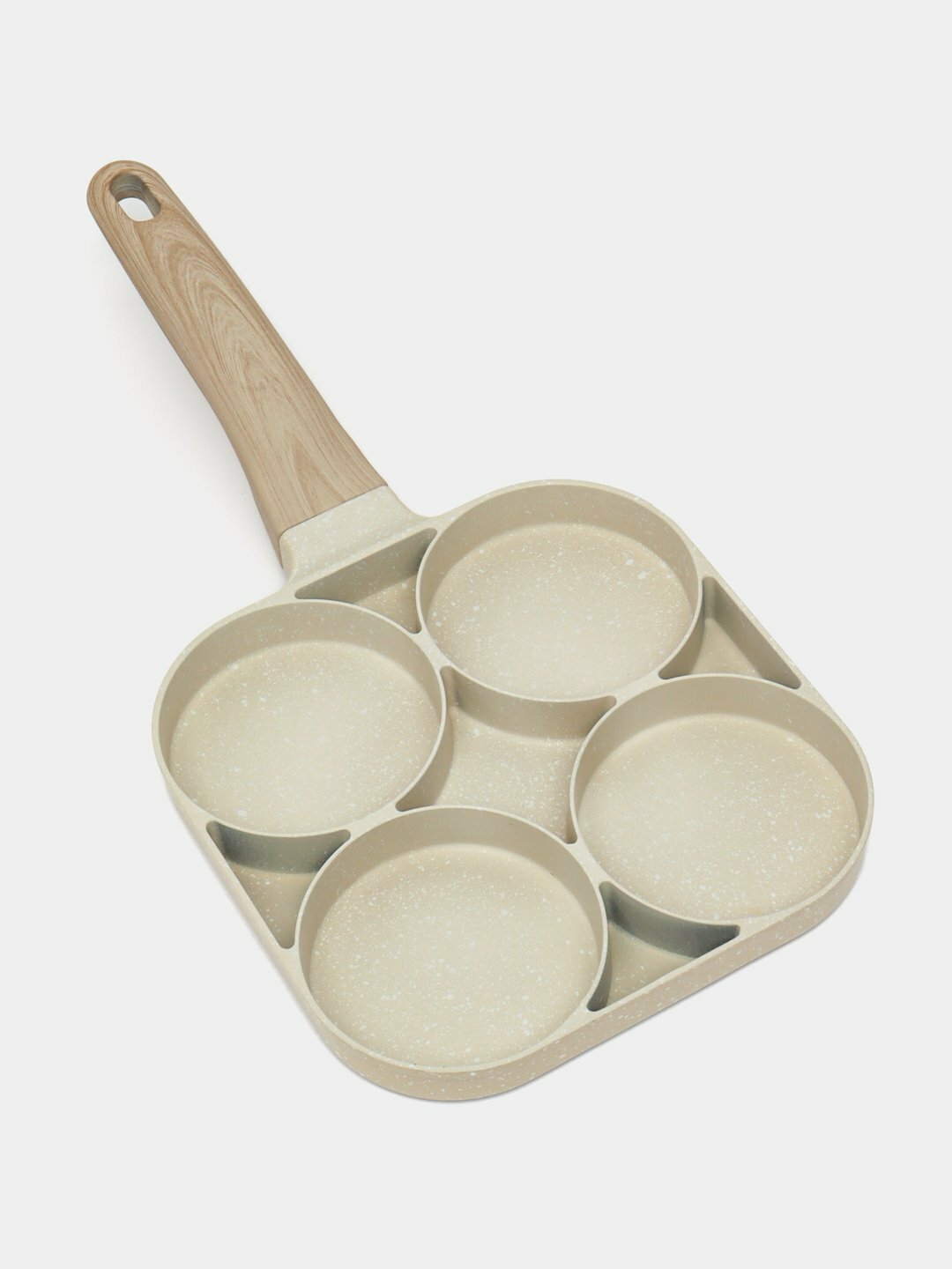 Эта сковорода — не просто посуда, а источник уюта и вдохновения. Благодаря идеально гладкой поверхности, яйца, овощи или сосиски жарятся равномерно и без пригорания. «Золотая Сковорода» делает каждый завтрак праздником вкуса и тепла вашего дома.