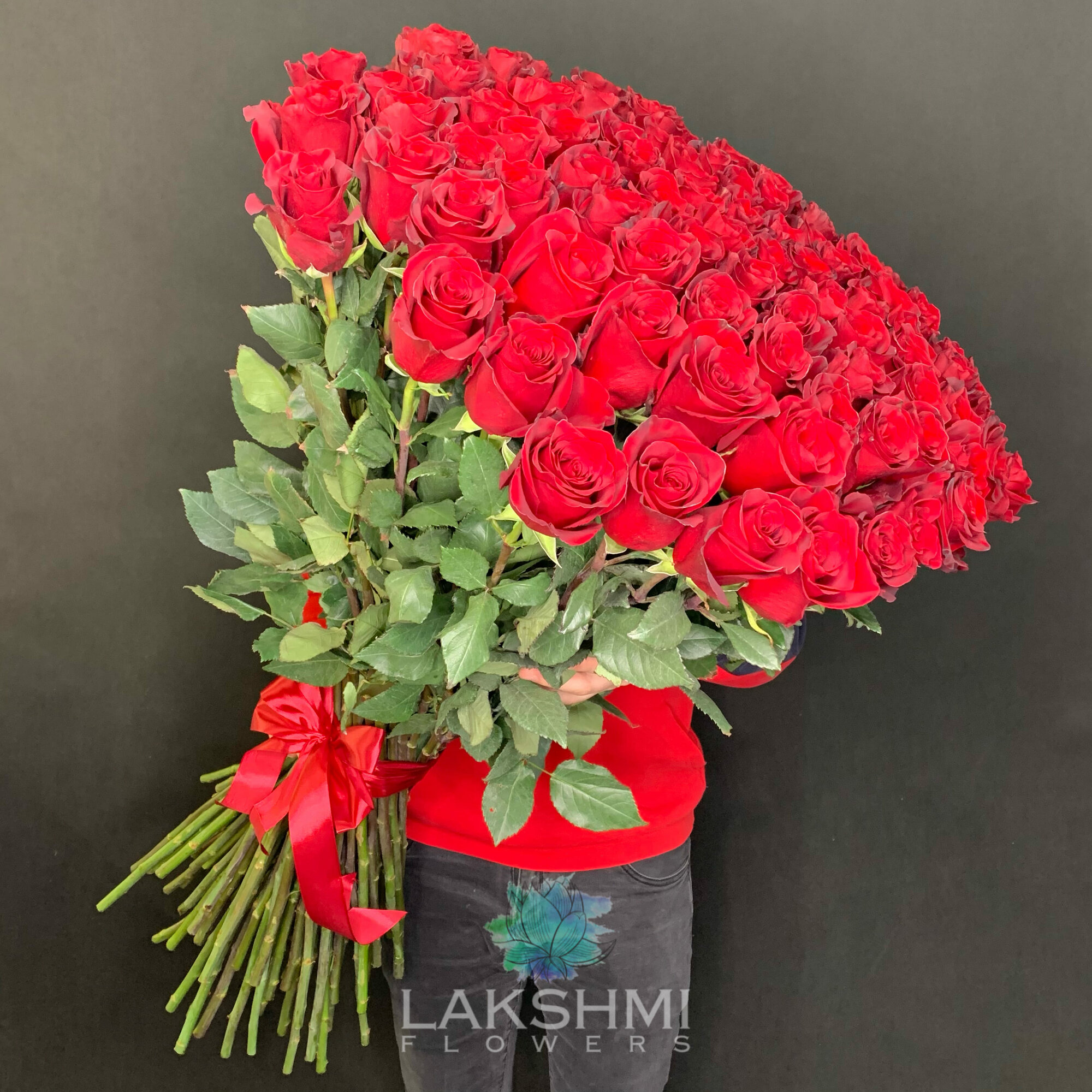 101 метровая роза / Букет из 101 высокой метровой розы 100 см / Длинные метровые розы