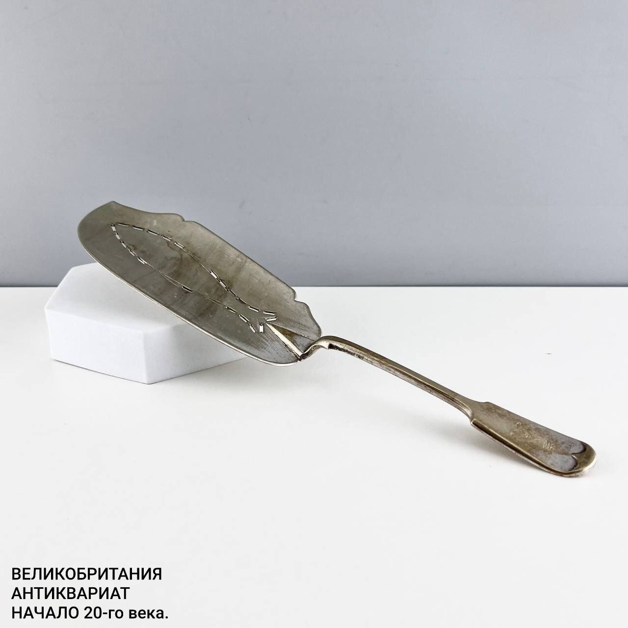 Старинный нож для рыбы "Белый амур". Silver plate BARKER BROTHERS. Великобритания, начало XX в.