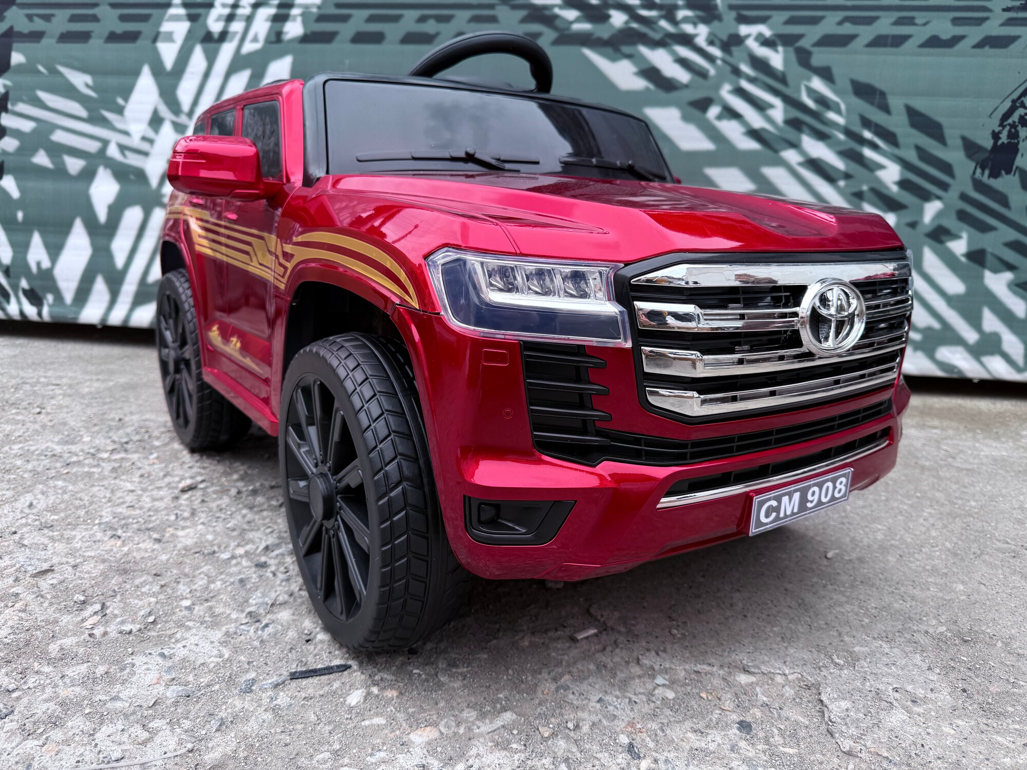 Детский электромобиль TOYOTA LAND CRUISER 12 v бордовый с пультом управления