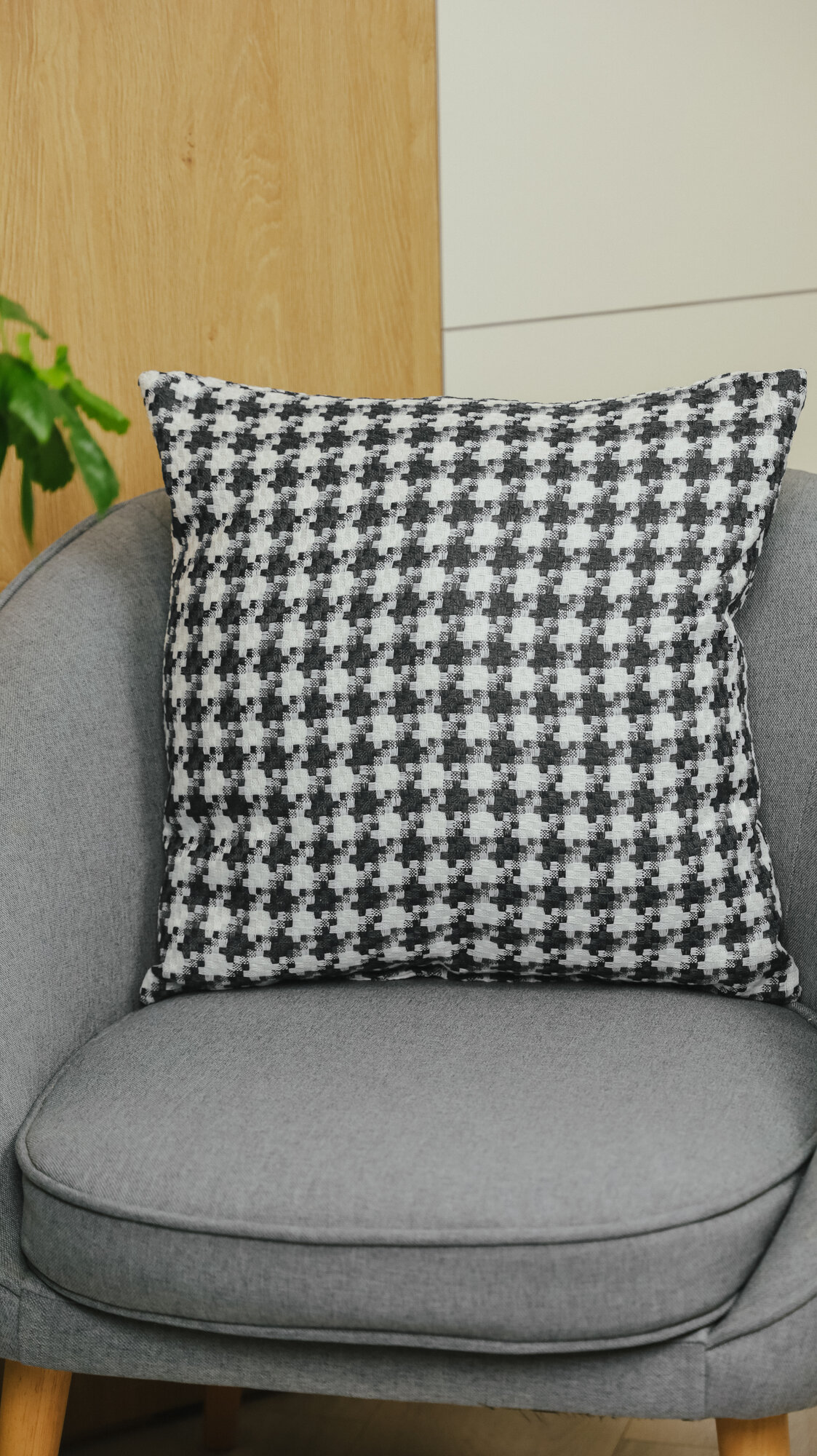 Подушка декоративная 45х45 жаккард Классика гусиные лапки крупные, синяя