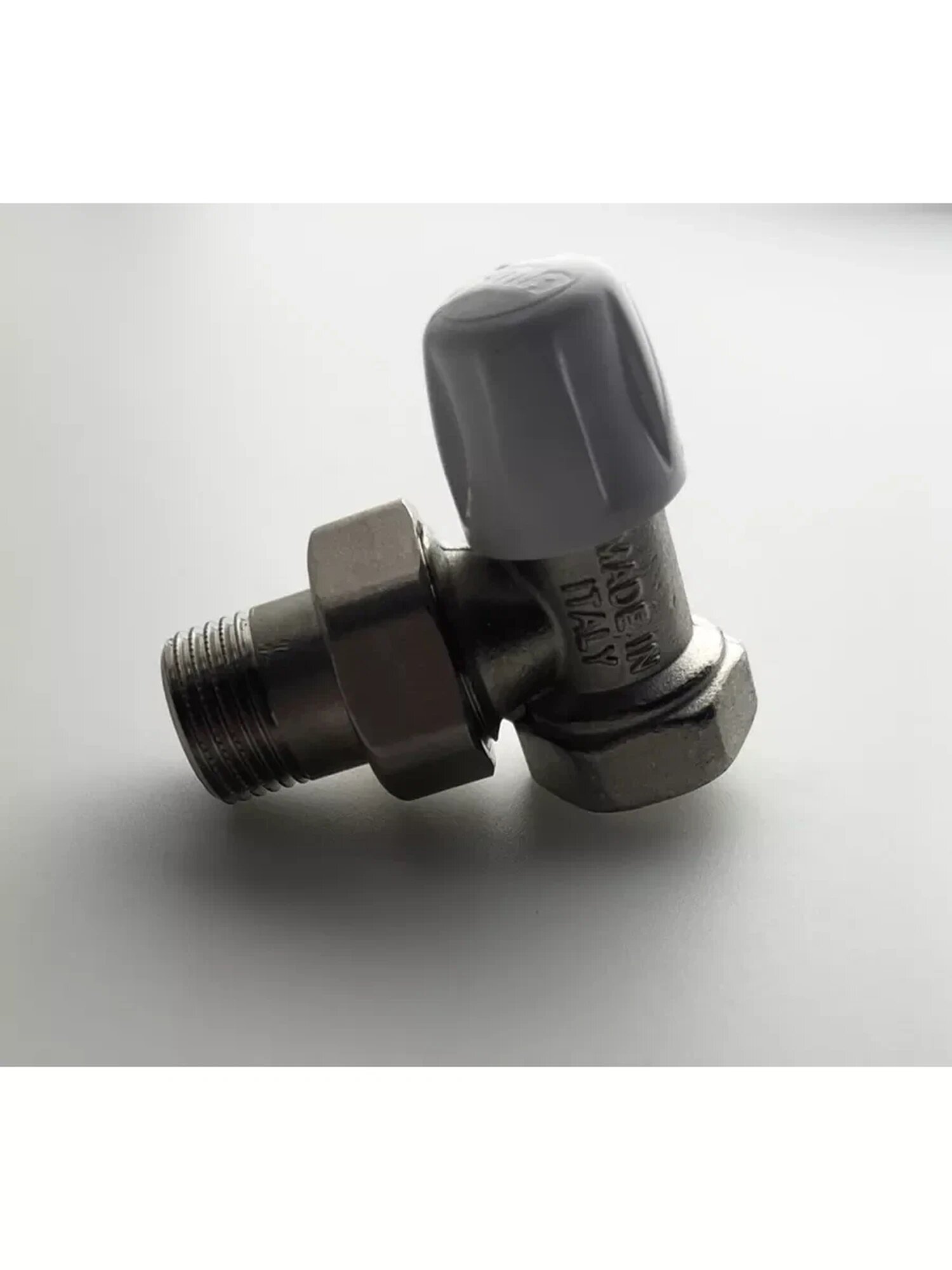 Вентиль для радиатора угловой 1/2" обратный ICMA, Италия, 82805AD06 — фото 1