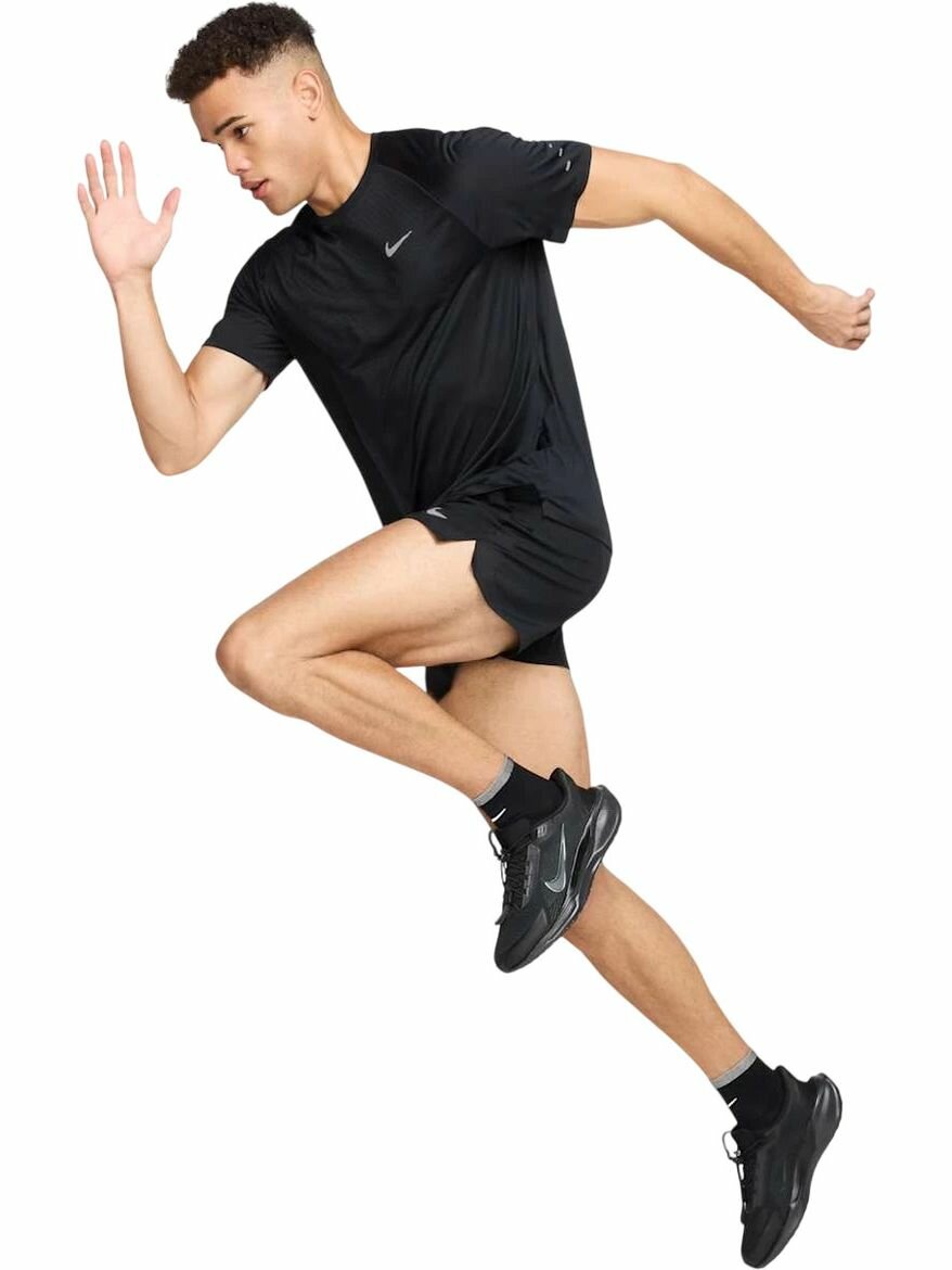 Футболка спортивная NIKE Stride Dri-FIT ADV Short-Sleeve Running Top, размер S INT, черный — фото 1