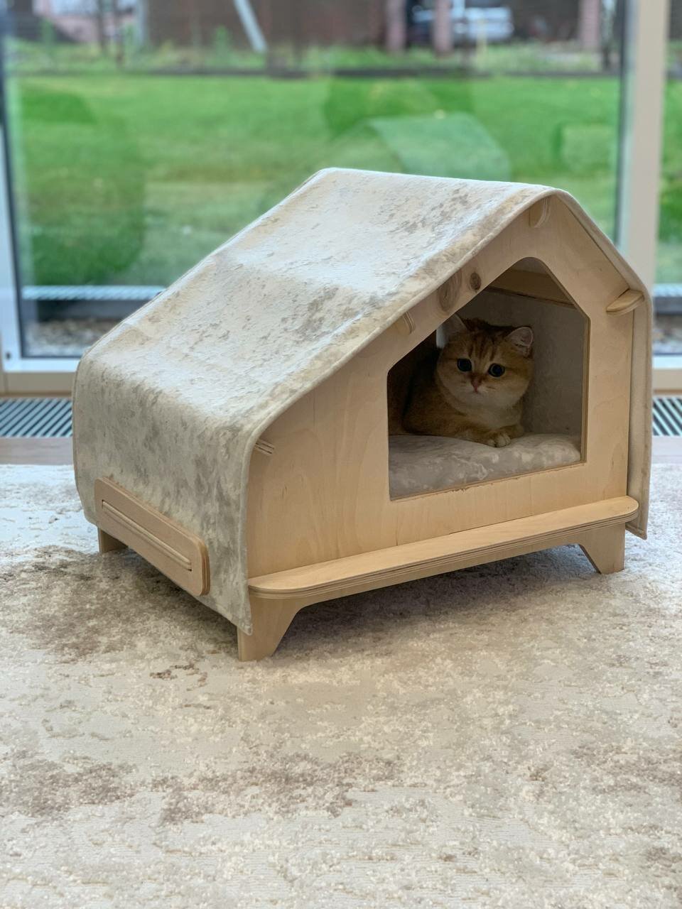 Домик-лежанка Zerkala77 для кошек и собак гипоаллергенный бежевая 54х50х46 см