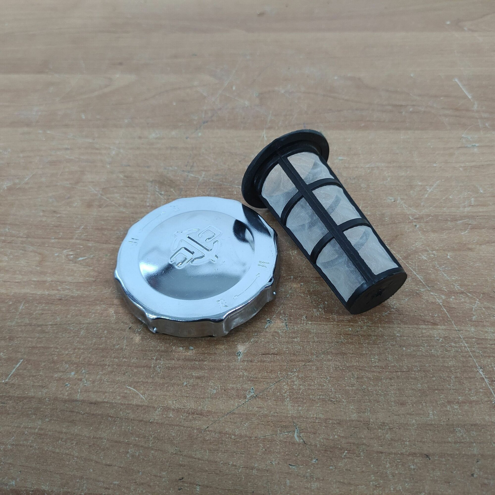 Крышка бака+сетка R180/190/195/1100 под потайную горловину.