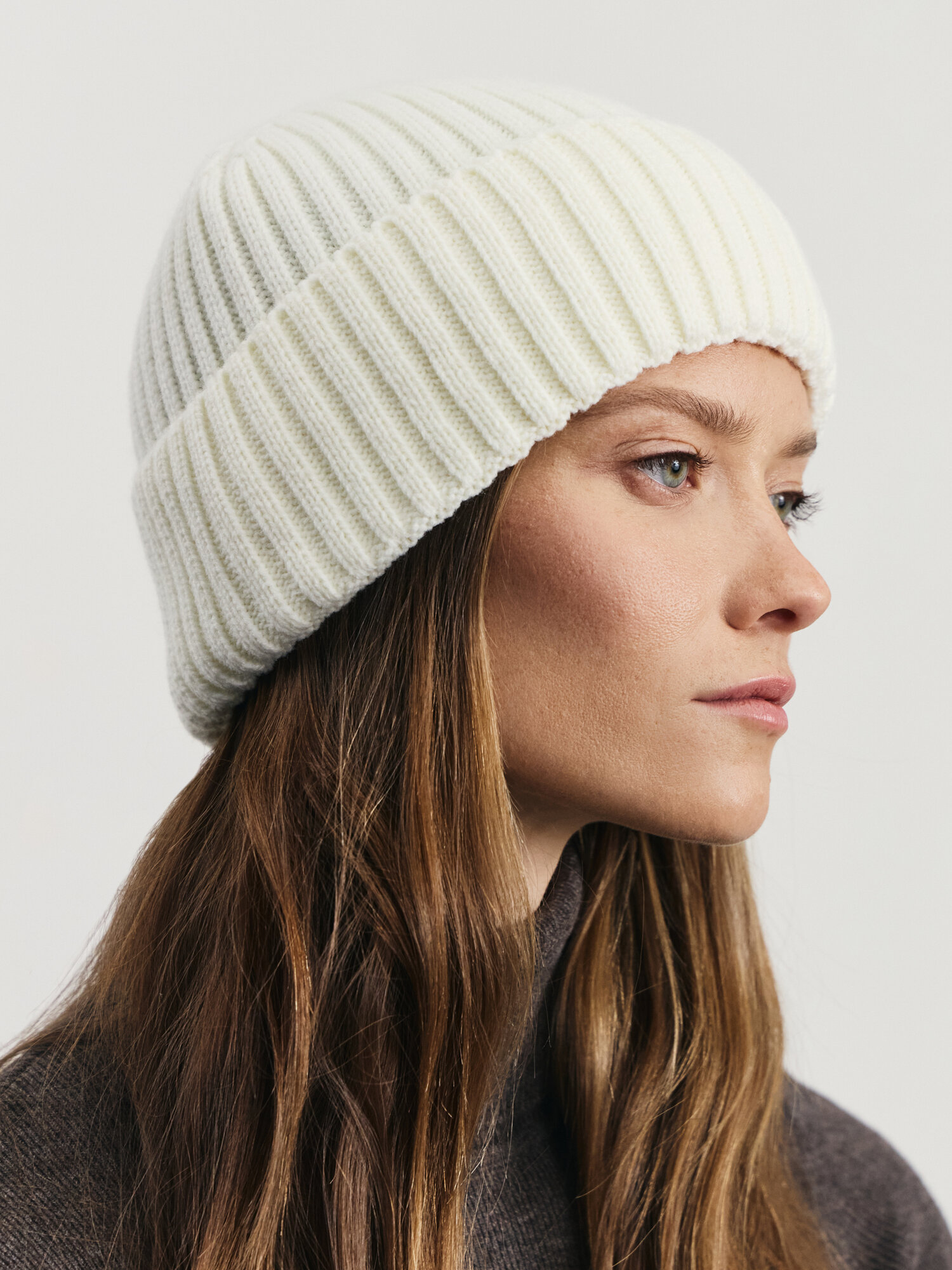 Шапка-бини Zarina для женщин размер 56 ваниль