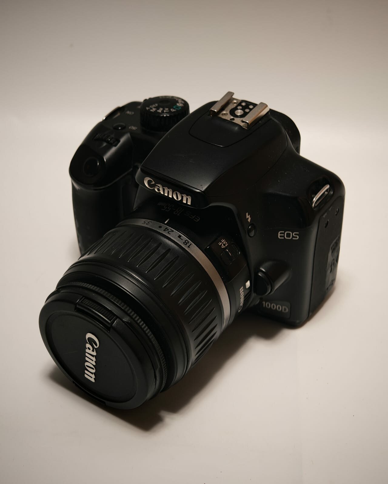 Зеркальный фотоаппарат Canon EOS 1000D kit EF 18-55mm f/3.5-5.6 IS, черный