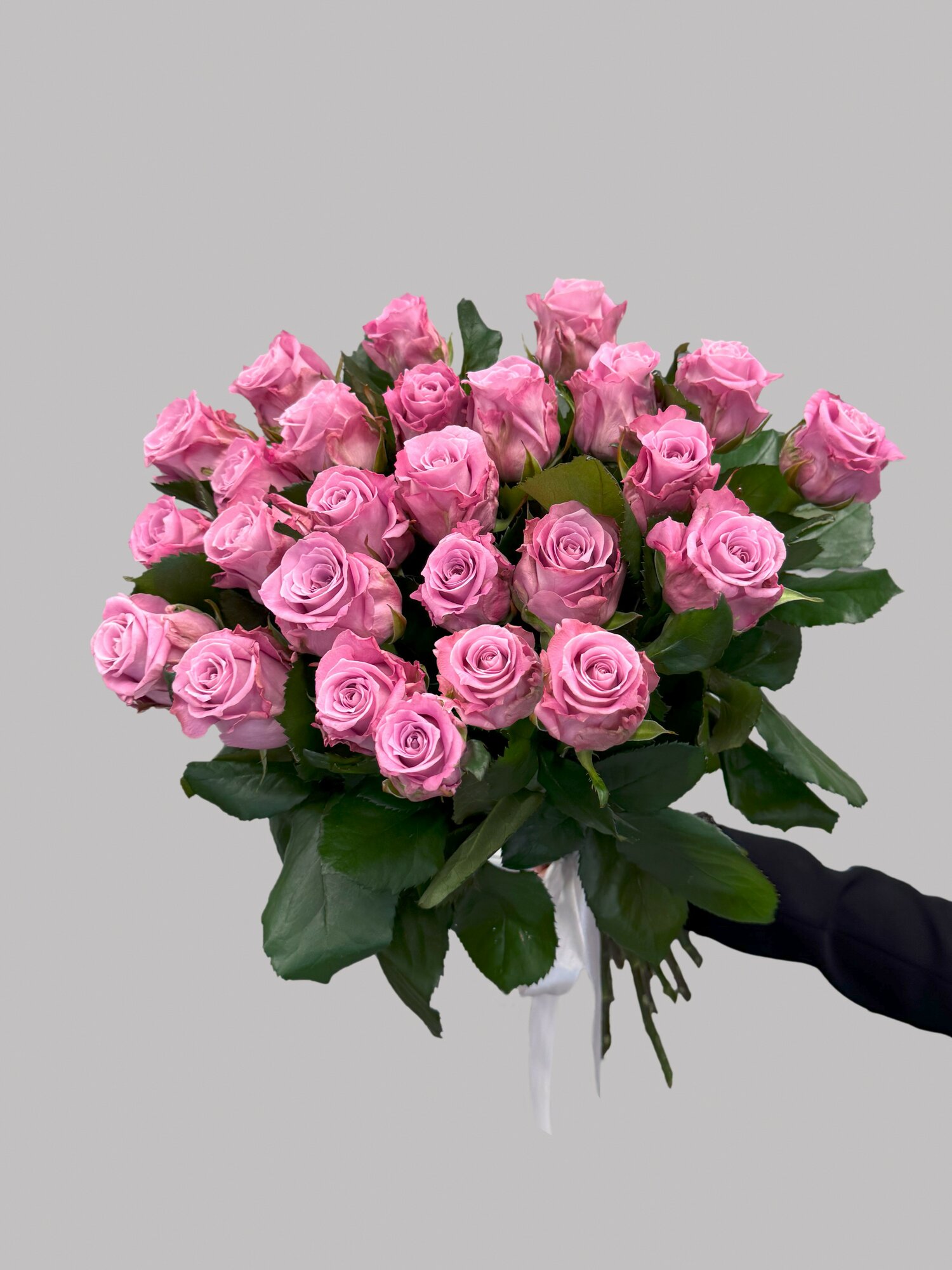 Букет живых цветов пурпурно-розовые розы 25 шт 50 см. "Маритим" флау стор