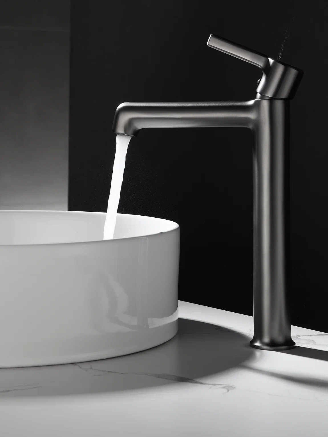 Смеситель для раковины VODA Column CLM25B черный матовый латунь