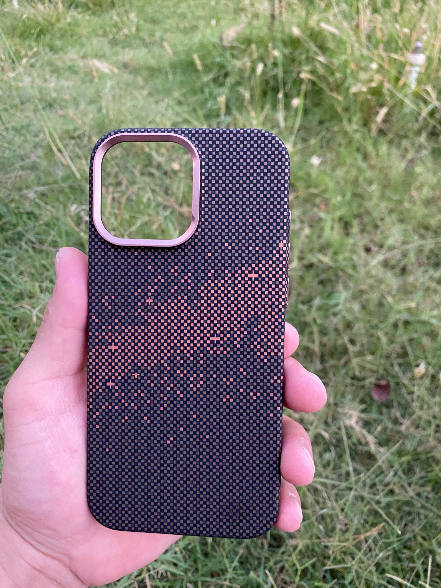 Carbon chexol iPhone 16 Pro Max MagSafe, бесплатная доставка (оригинал)