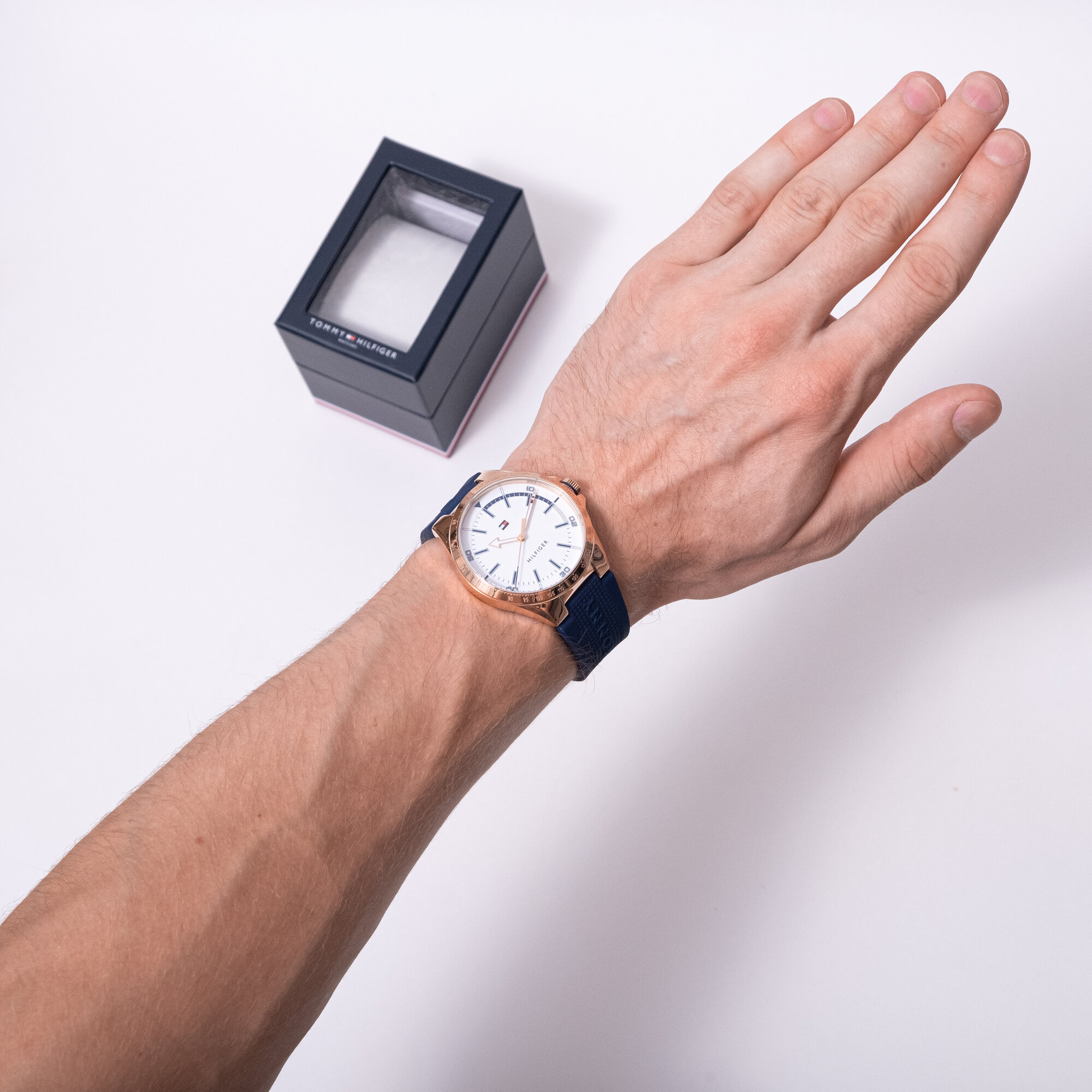 Наручные часы TOMMY HILFIGER, синий/белый — фото 1