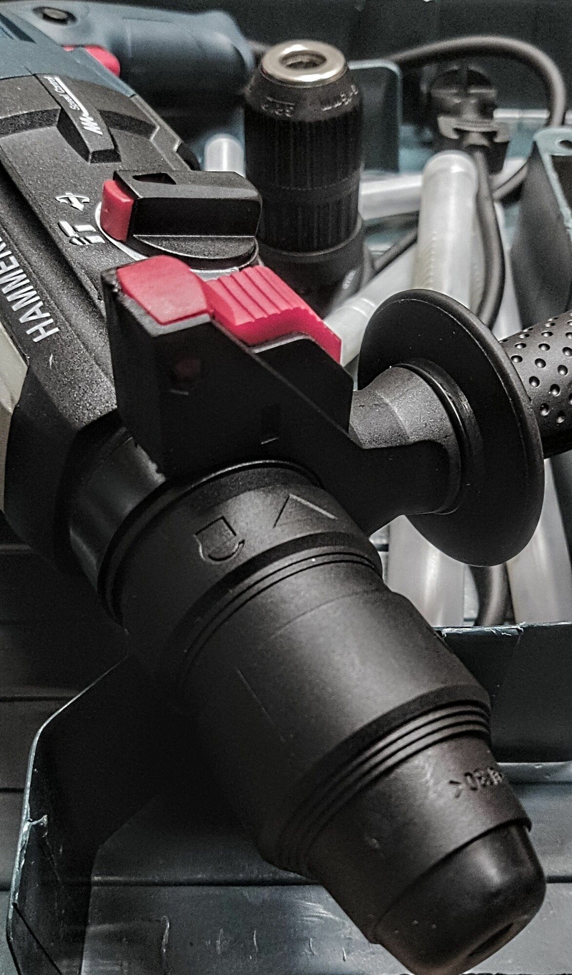 Профессиональный ударный перфоратор GBH 2-28 DFV HAMMER DRILL быстрозажимной sds-plus патроном сменная головка под дрель — фото 1