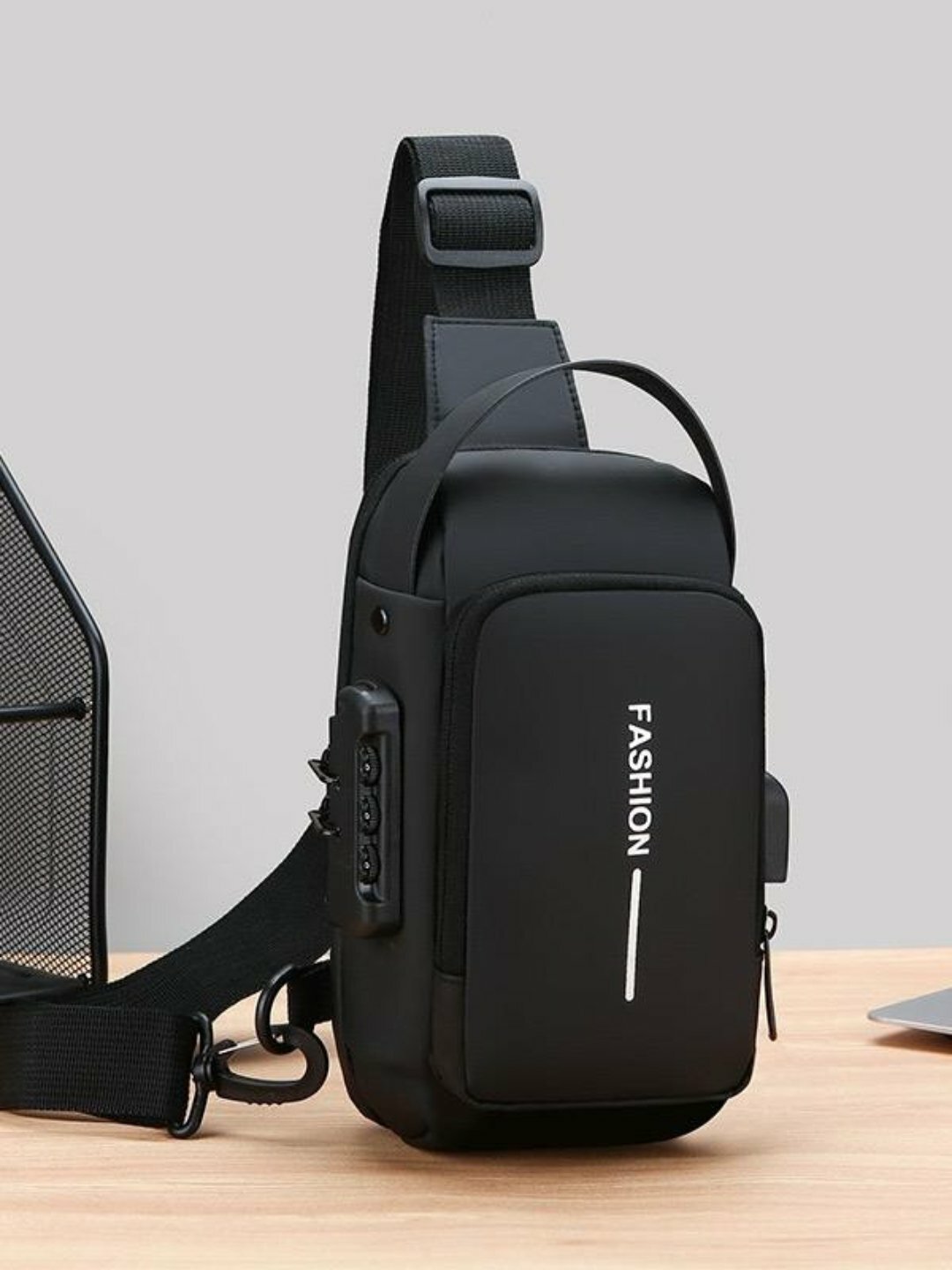 Сумка  Urban USB Lock Shoulder Bag, фактура тиснение, пэчворк, черный