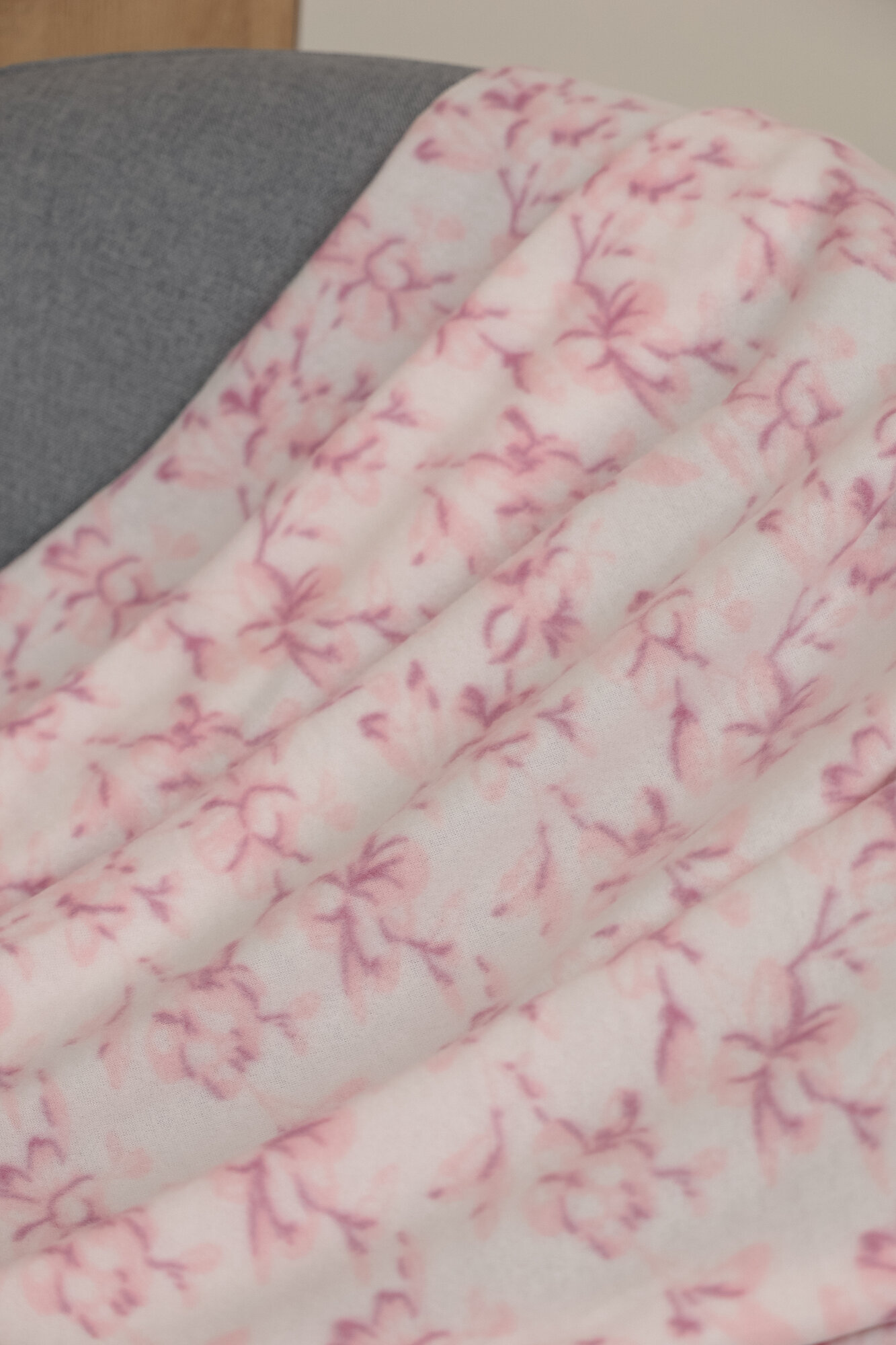 Плед-покрывало БельВита "Розовая Сакура", флисовый, 150x200 см — фото 1