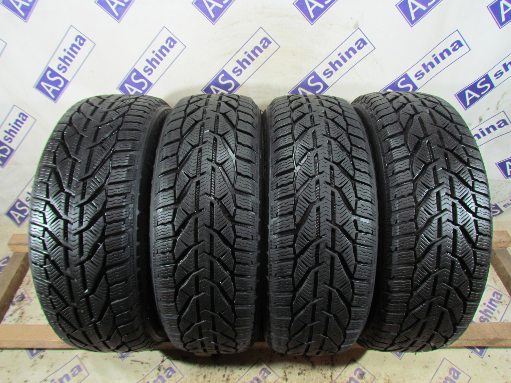 Kormoran Snow 215 55 R17 зимние БУ шины износ до 5% , артикул 0026088
