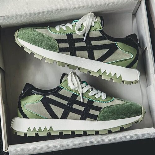 Изображение товара Новая мужская модная универсальная повседневная спортивная обувь, мужская легкая нескользящая дышащая модная обувь на толстой подошве кроссовки мужские