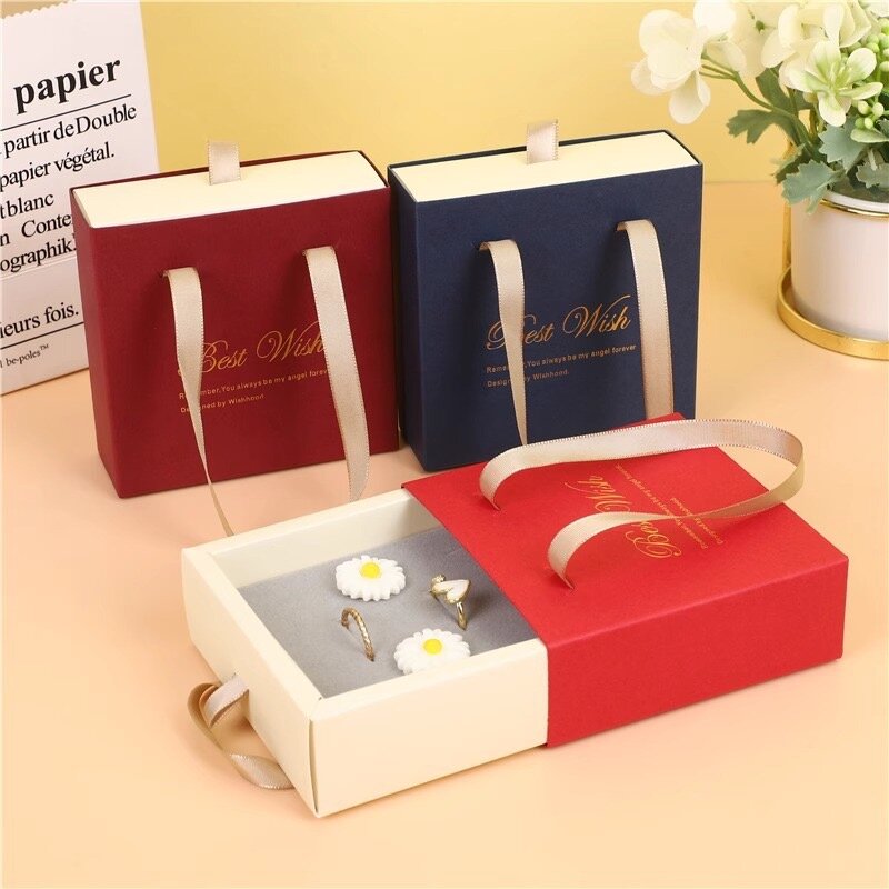 Коробка подарочная 10*10*3,5 красный с белым — фото 1