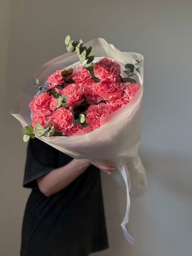 Изображение товара Букет цветов "Розовая Нежность", розовые диантусы, гвоздика с эвкалиптом, 15 шт в стильной упаковке, записка В подарок