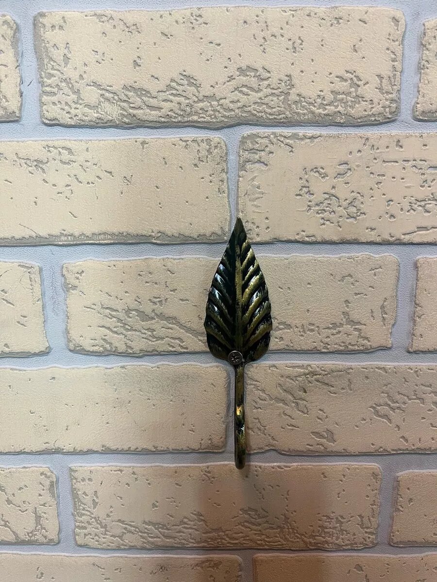 Крючок настенный, кованая сталь, ручная работа, цвет черный+золотая патина — фото 1