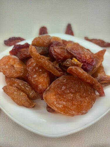 Изображение товара Слива красная сушеная Виктория половинки