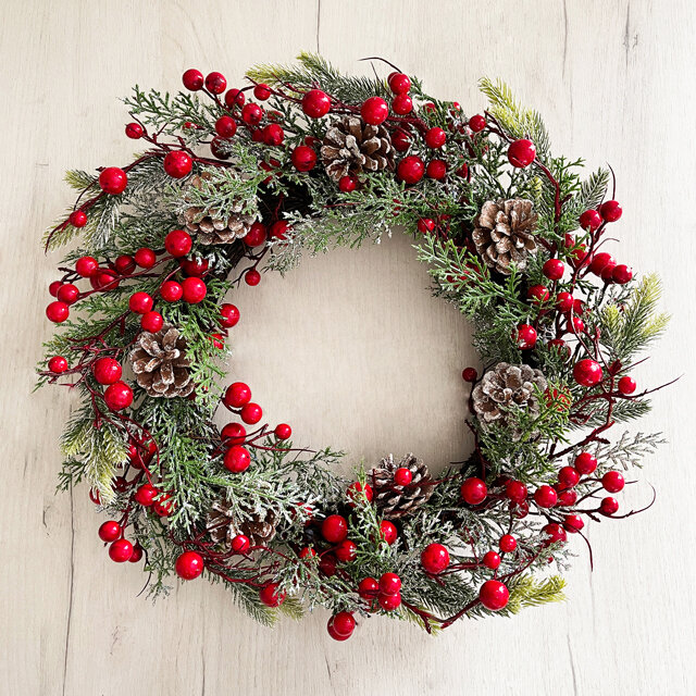 Венок с ягодами и шишками в блестках Red Berry 35 см литая 100% TreeDeLuxe 89177