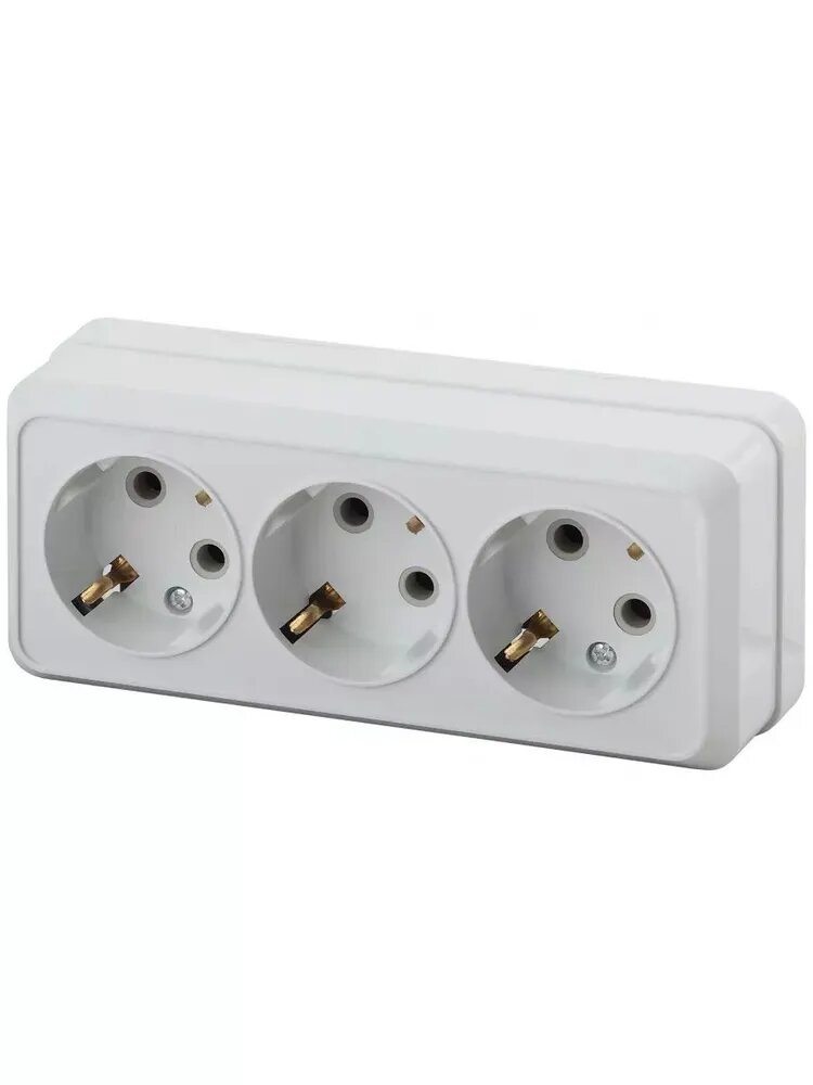 Розетка Intro Quadro 2-206-01 с заземлением трехместная 3х2P+E 16А-250В IP20 открытой установки белая — фото 1