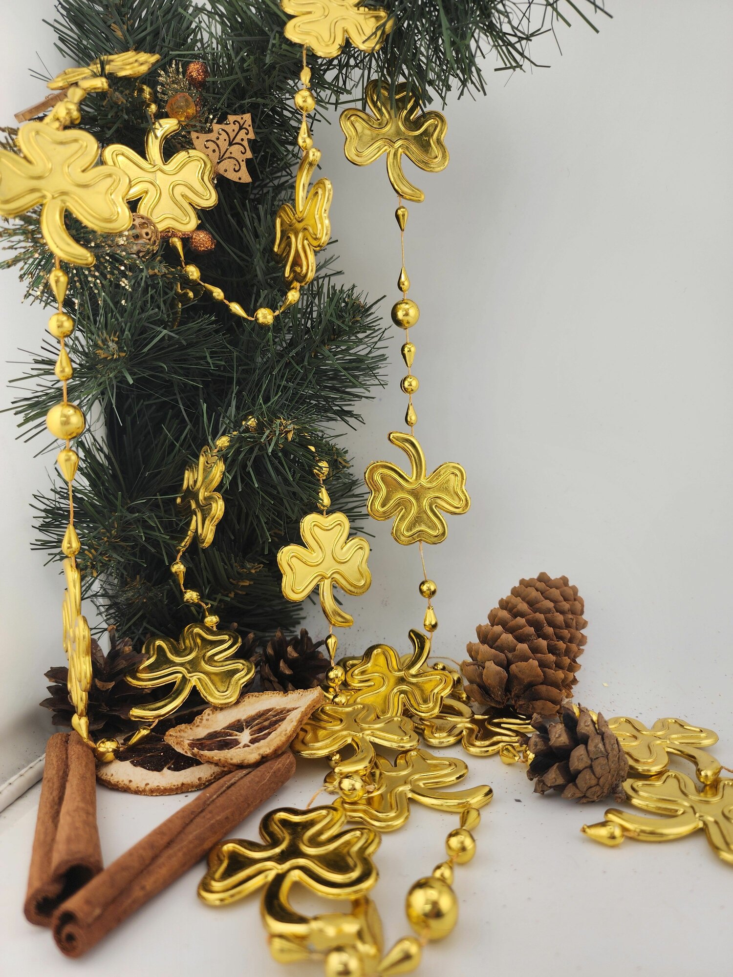 Бусы новогодние цветы (клевер) длина 200см