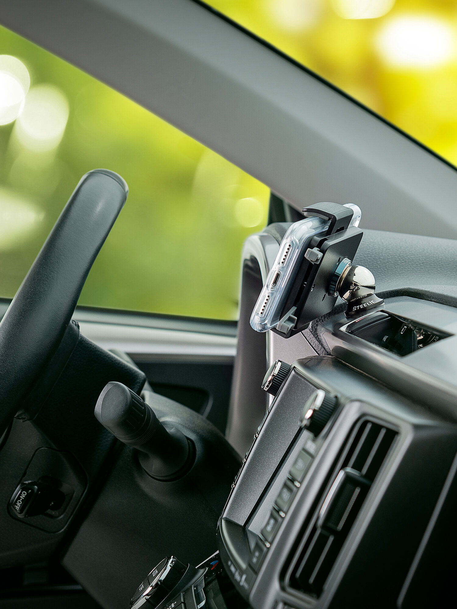 Магнитный держатель для телефона автомобильный Nite Ize Steelie Squeeze Dash Kit — фото 1