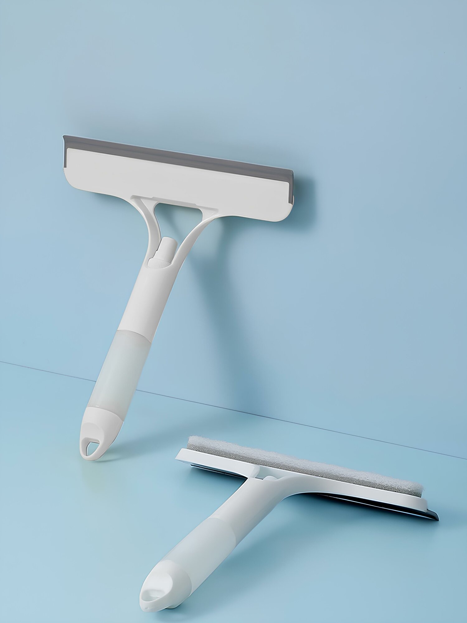 Водосгон и щетка для мытья окон с распылителем, стеклоочиститель для уборки в доме и автомобиле — фото 1