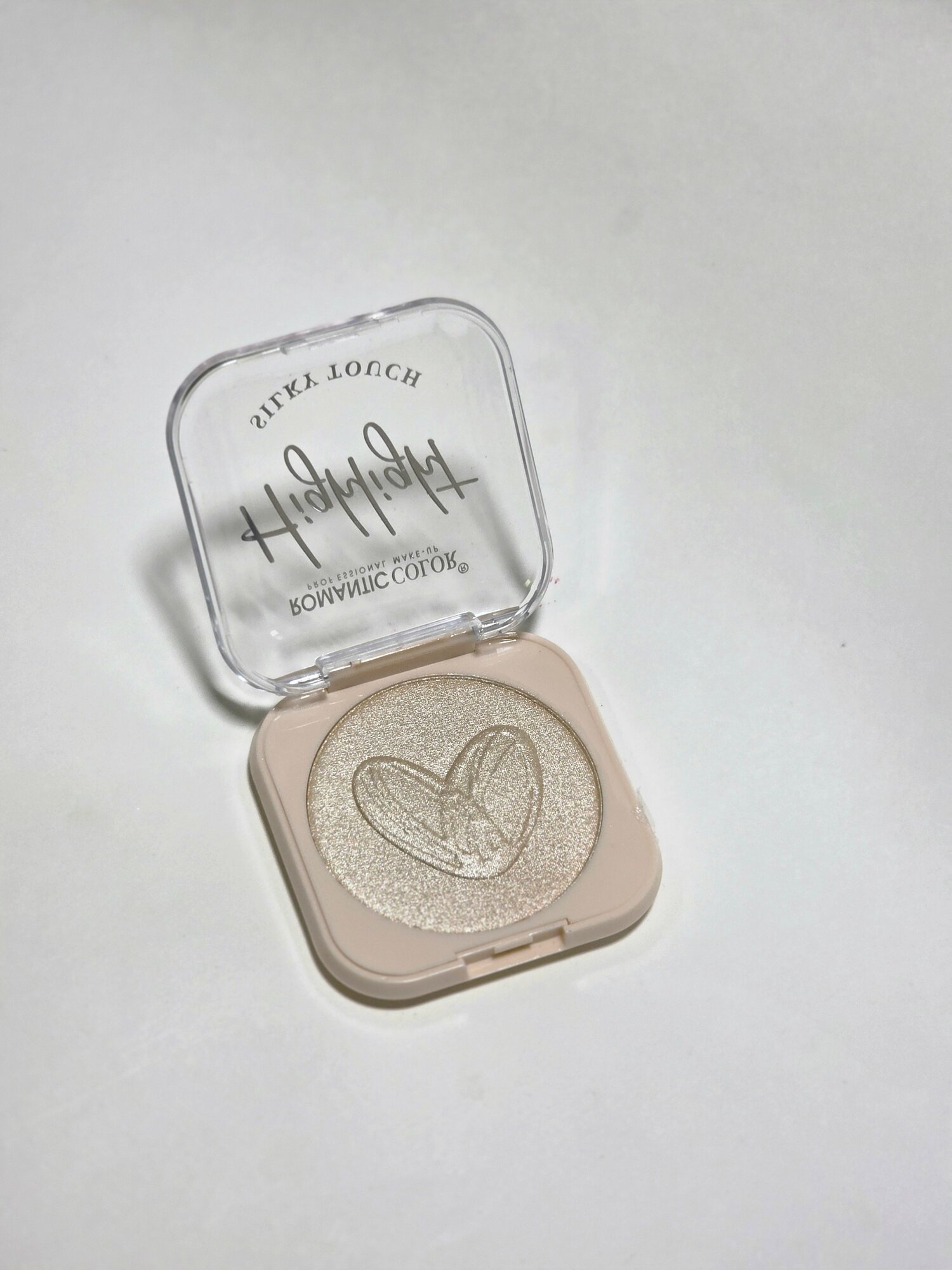 Хайлайтер "Silky Touch Romantic Color", для профессионального макияжа