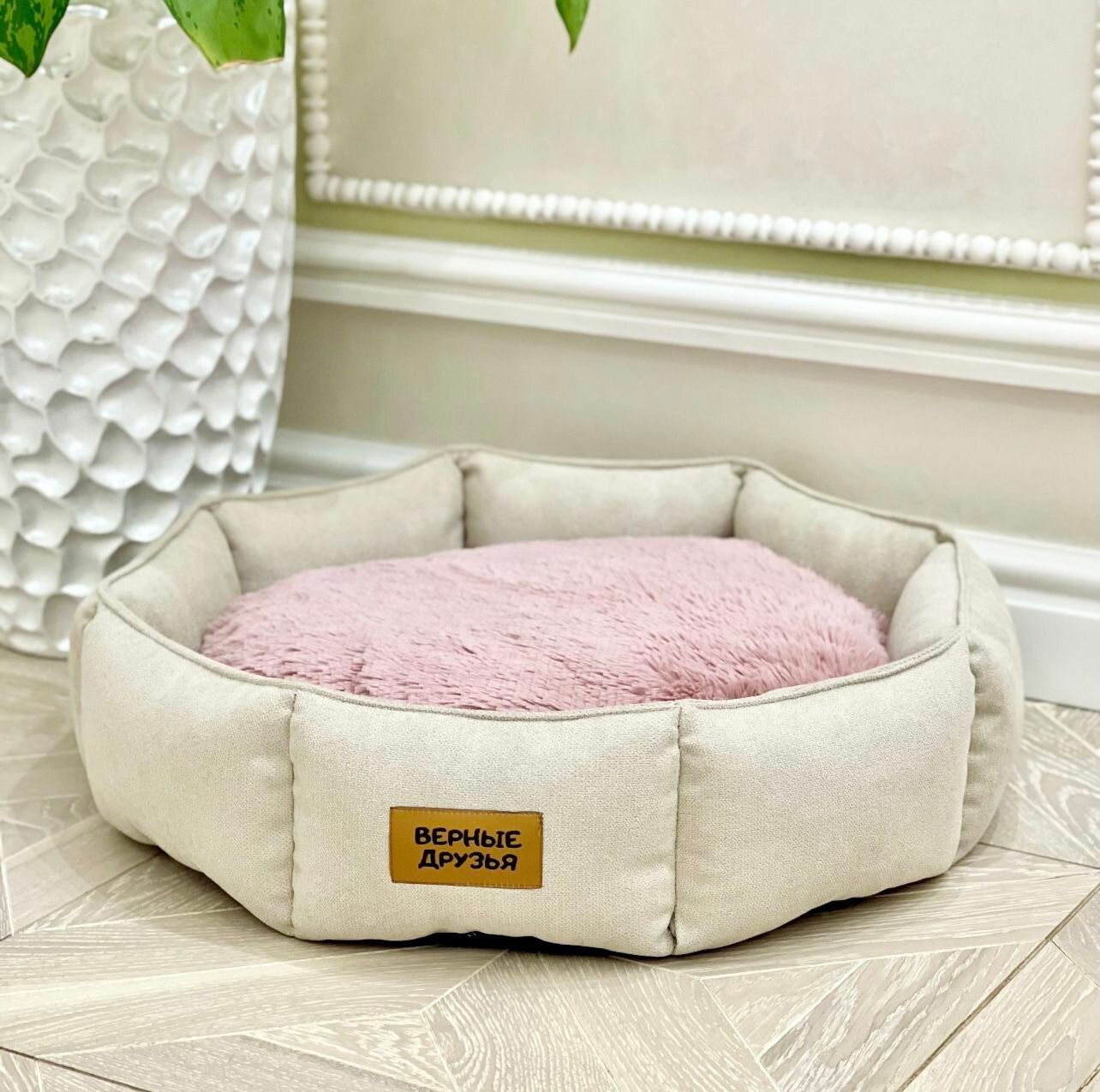 GLG Лежанка для кошек и собак с меховой подушкой "Донат". Бежевый, M. Размер 52х52х13 см.