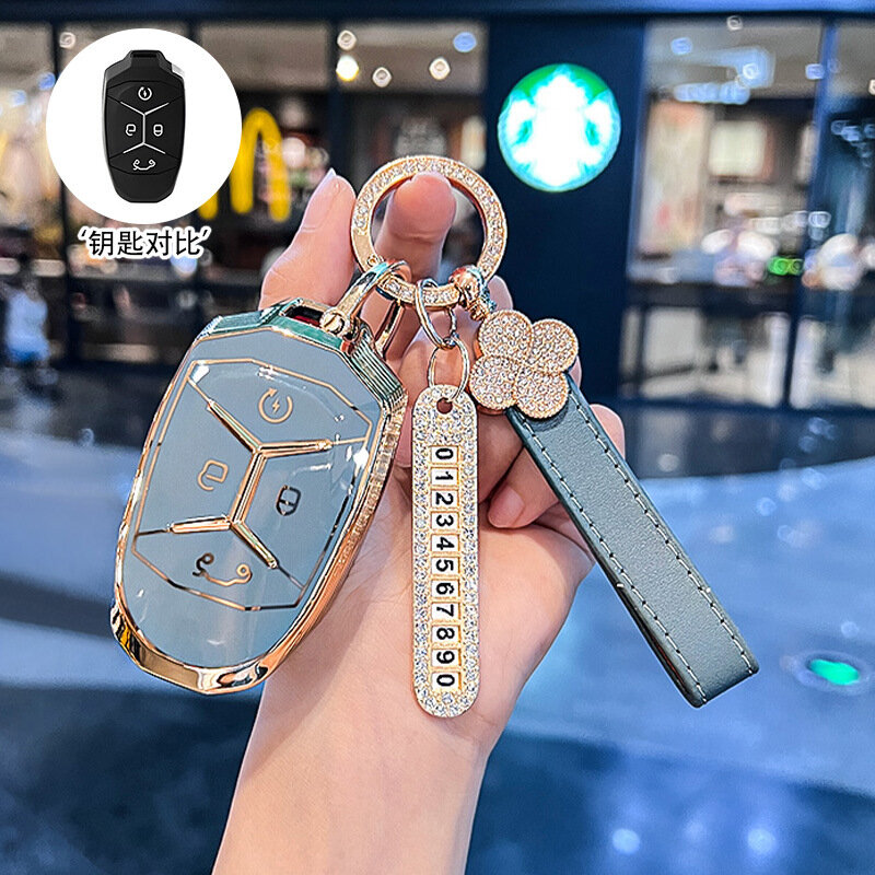 Чехол для ключа Lynk & Co 03 светло-серый с новым четырехлистным клевером и номерной табличкой
