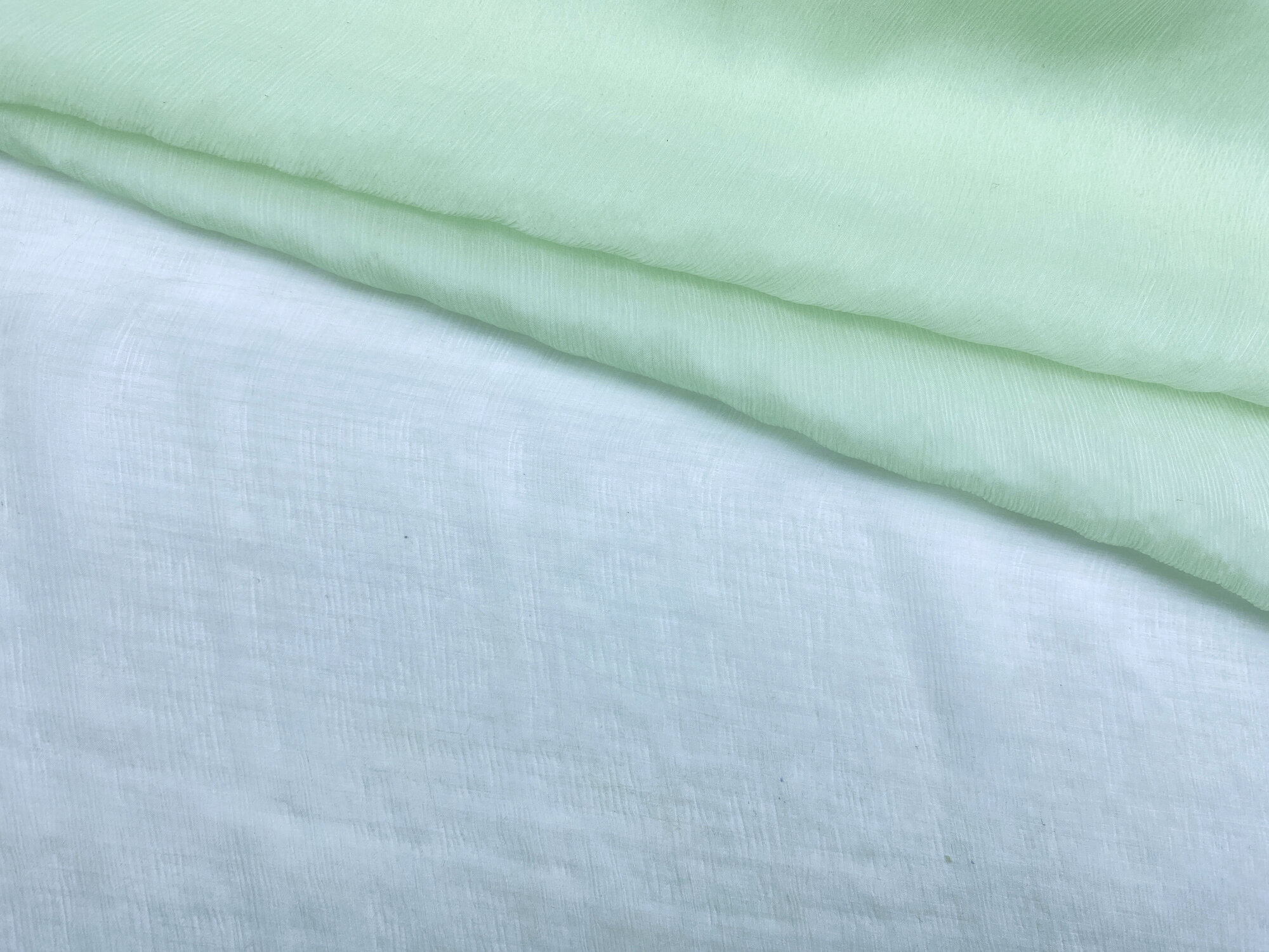 Ткань Шифон светло-зелёного цвета жатый 24204