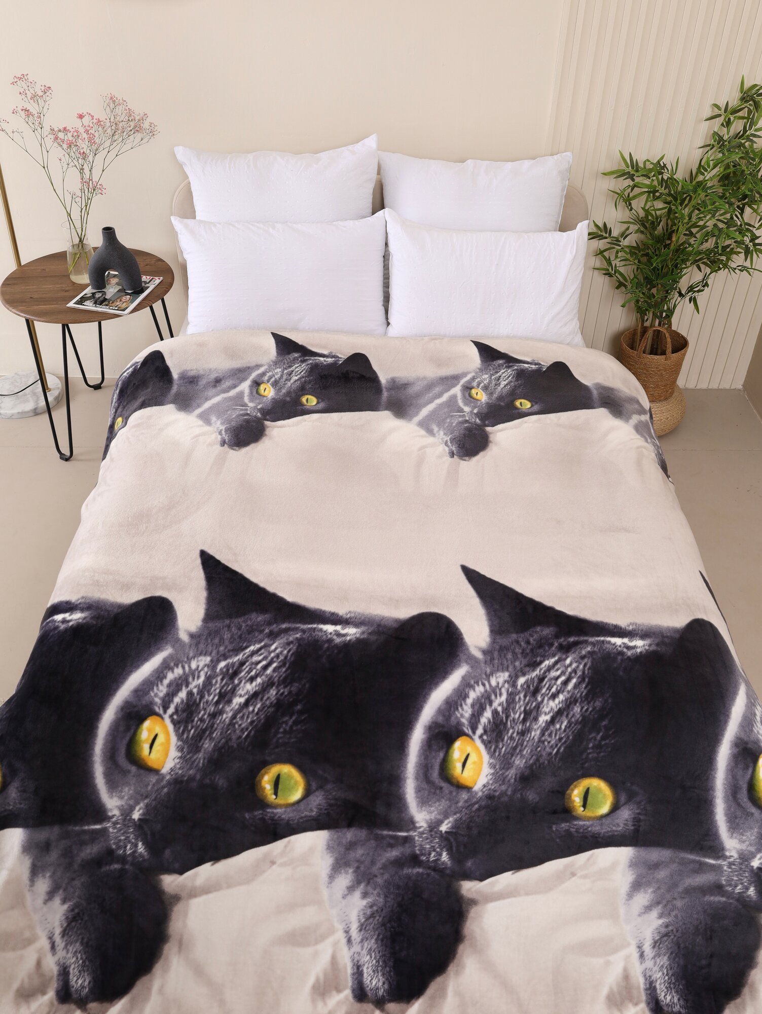 Плед 150х200 Павлина Британец бежевый на диван на кровать мягкий — фото 1