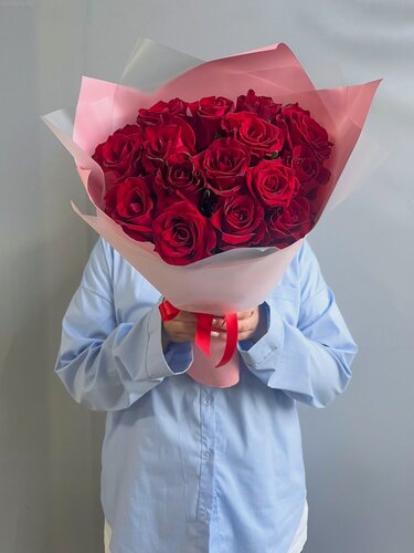 Изображение товара Монобукет "Красные розы", 15 роз, высота 40 см, в стильной упаковке