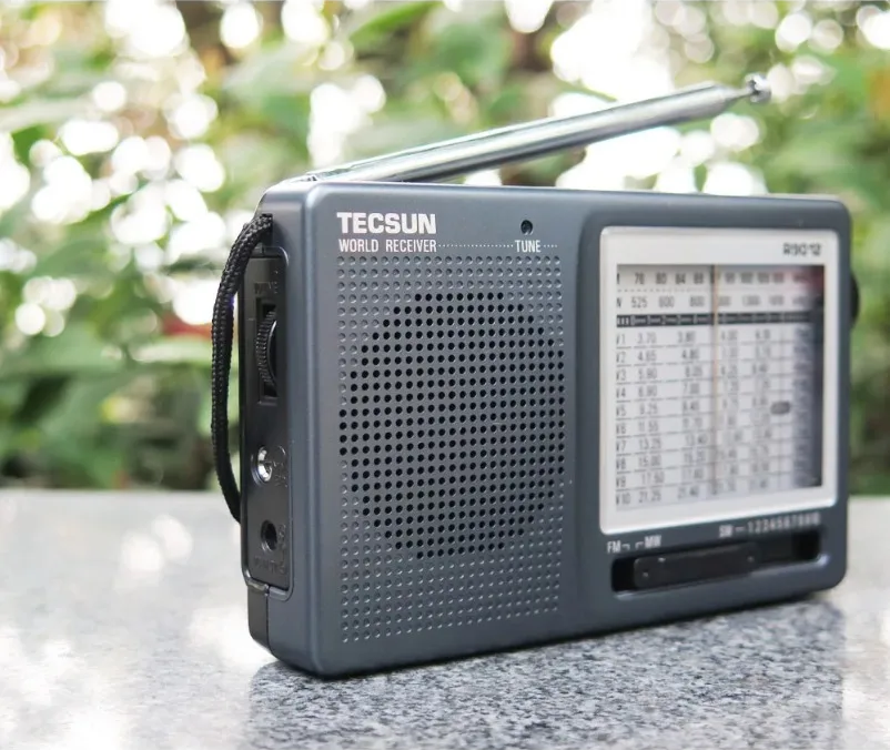 Портативный Радиоприемник Tecsun R-9012, Диапазоны FM/MW/SW, Питание от Батареек — фото 1