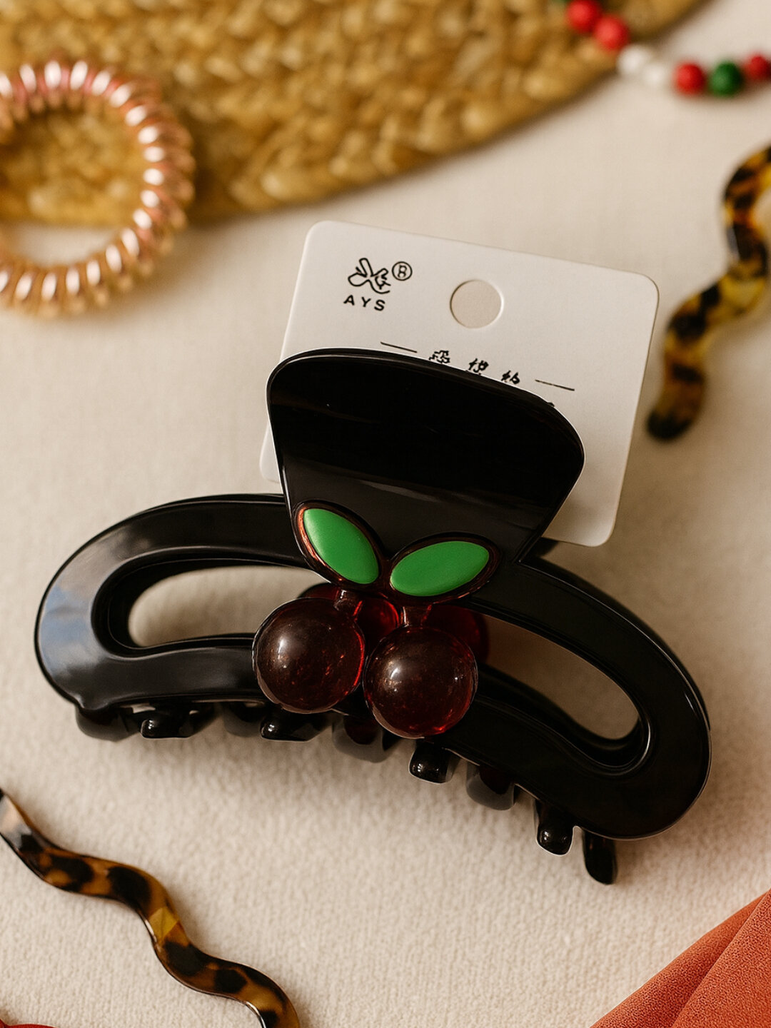 Заколка для волос "Вишня", прочный, стильный, удобный, для ежедневного ношения