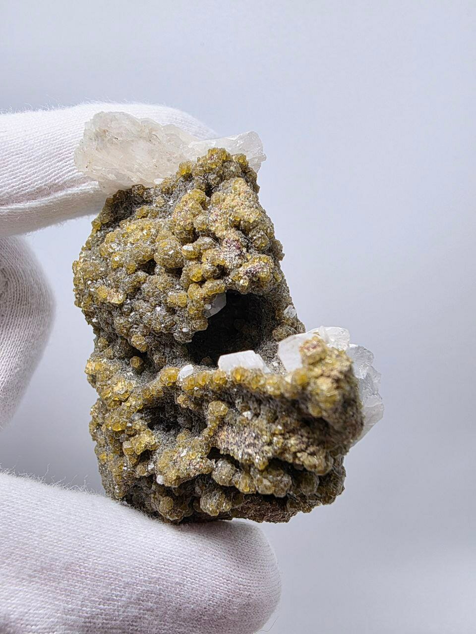 Гранат андрадит с кальцитом 68 мм, 152 г. — фото 1