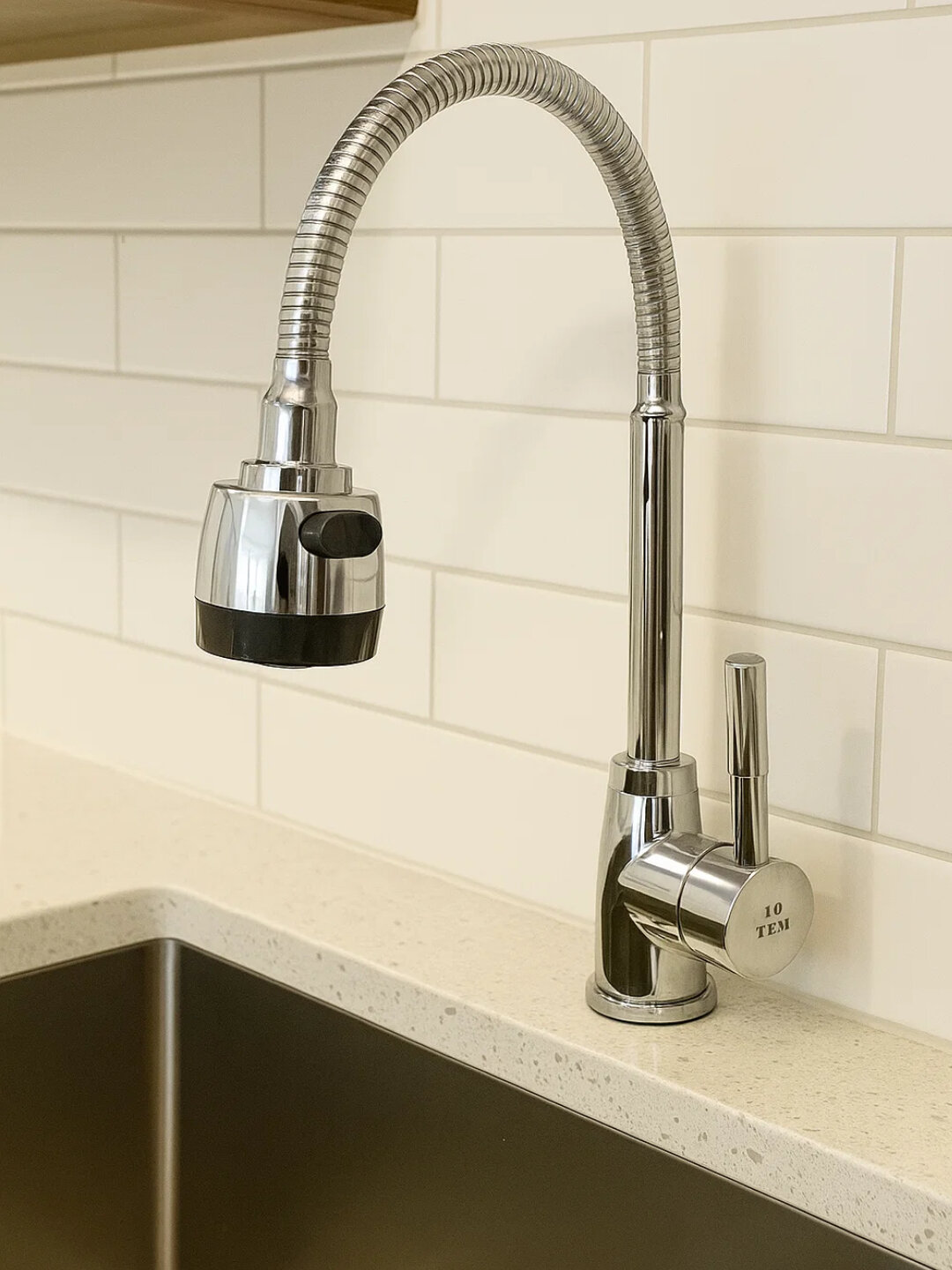 Смеситель для кухни с гибким изливом, хром