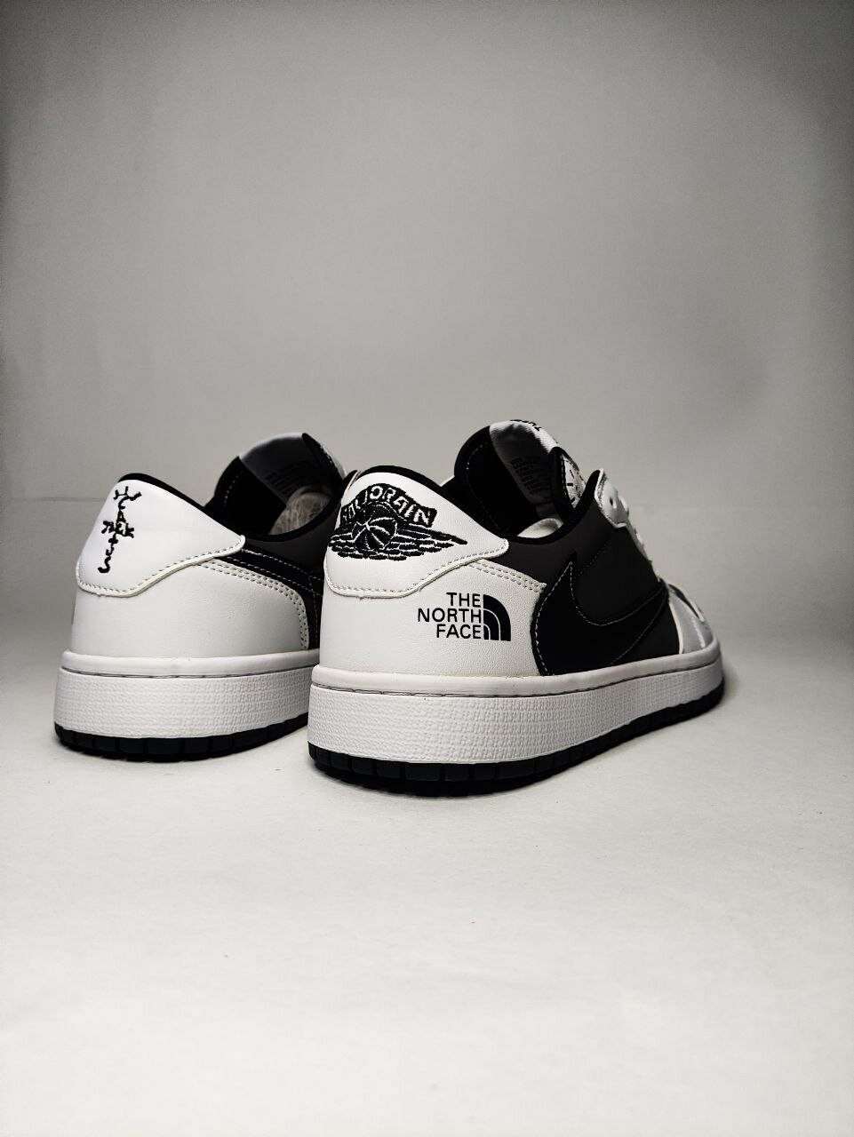 Кроссовки NIKE Air Jordan 1 Low OG, размер 40,  Chuck 70 — фото 1