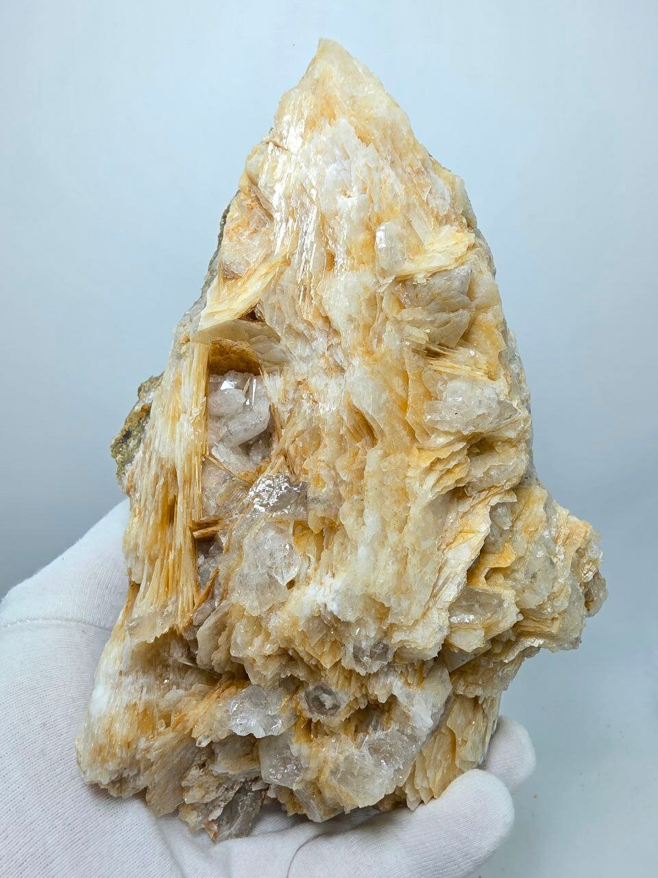 Гранат андрадит 195 мм, 2275 г. — фото 1