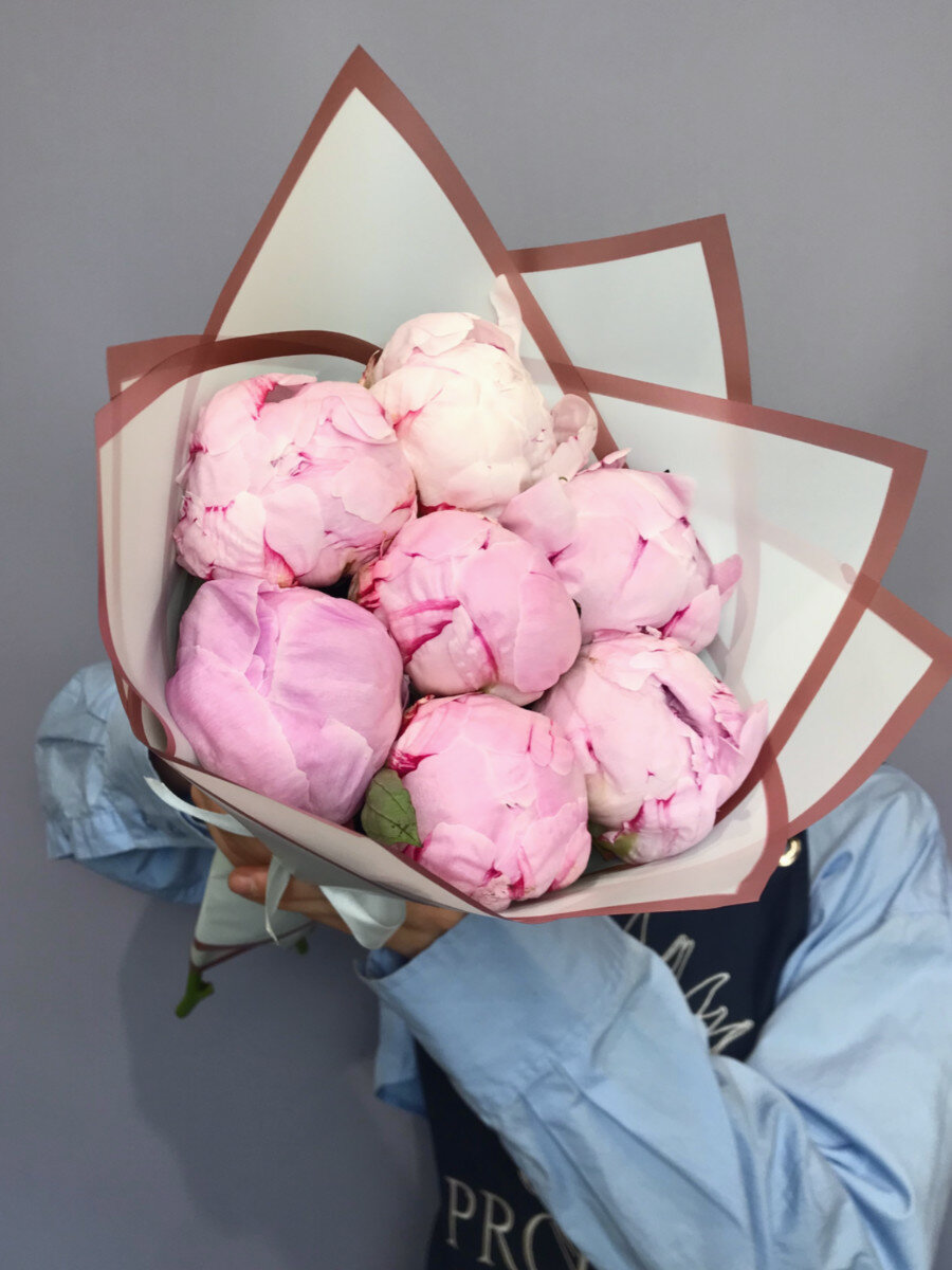 Букет из ароматных пионов 7 шт. PROTEA- Студия Цветов