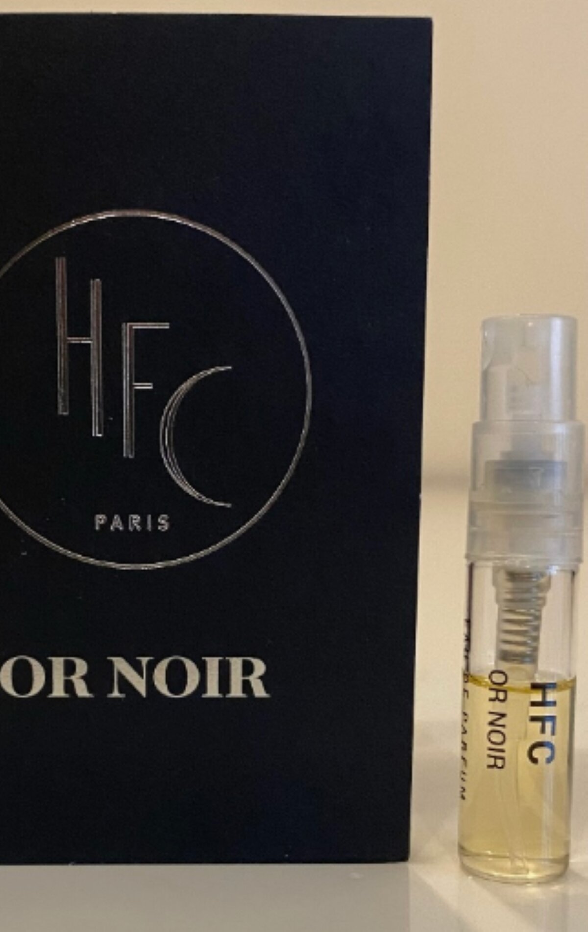 Парфюмерная вода Haute Fragrance Company "Or Noir", с древесно-пряным ароматом для мужчин, 20 флаконов по 2,5 мл