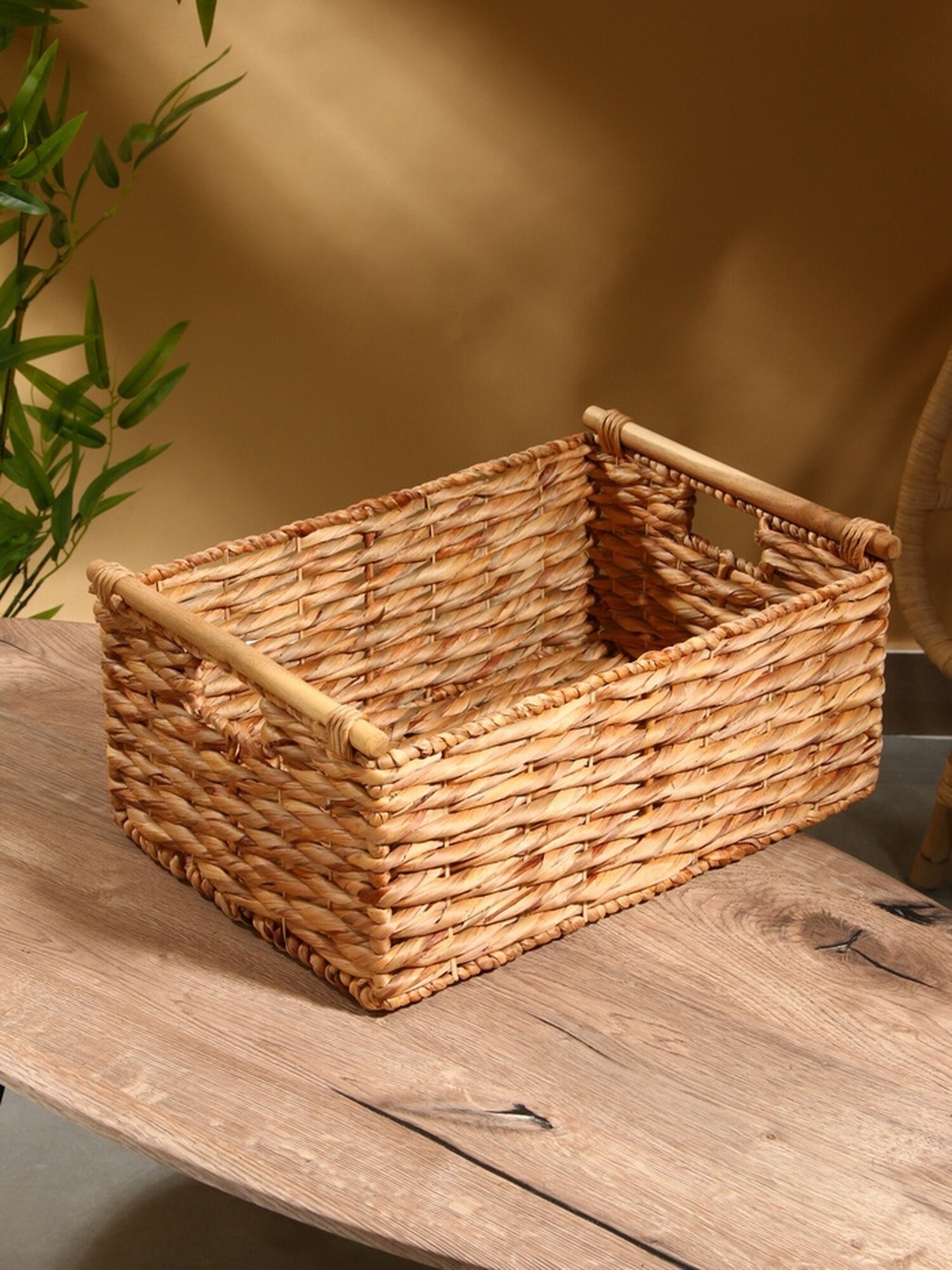 Корзина плетеная Сима-ленд водный гиацинт дерево бежевая 46x31x20 см